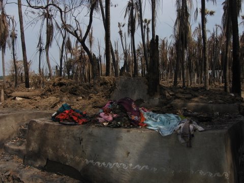 Il villaggio Pallipalem distrutto dal fuoco