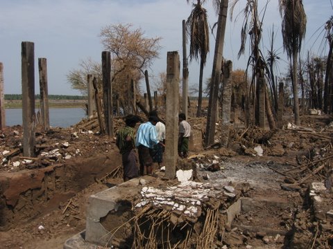 Il villaggio Pallipalem distrutto dal fuoco