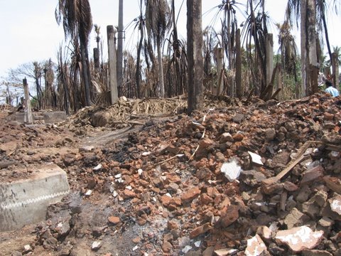 Il villaggio Pallipalem distrutto dal fuoco