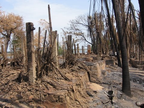 Il villaggio Pallipalem distrutto dal fuoco