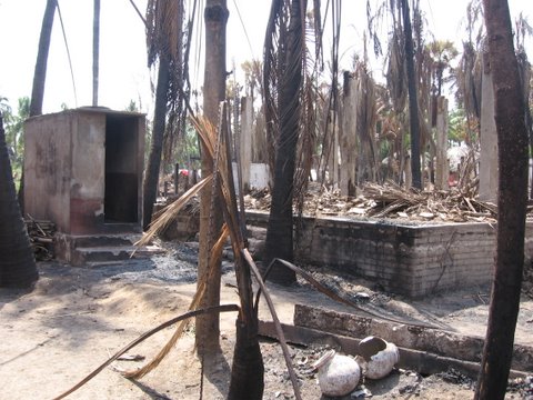 Il villaggio Pallipalem distrutto dal fuoco